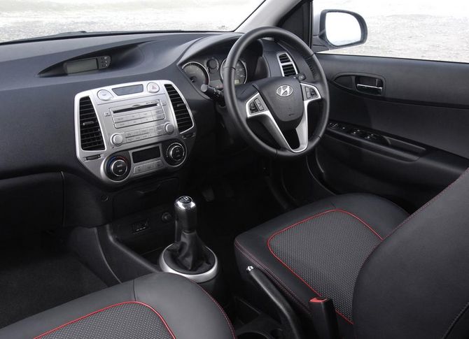 STICKY DASH FIX Hyundai PB i20 2010-2015